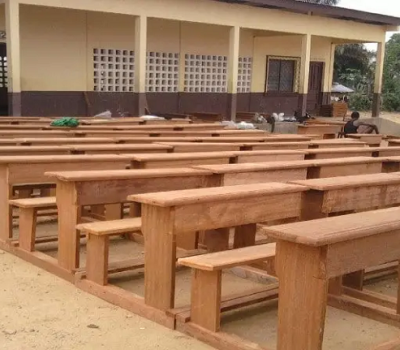 Mogodé : honorable Solange Kwarmba remet 200 tables-bancs aux établissements scolaires
